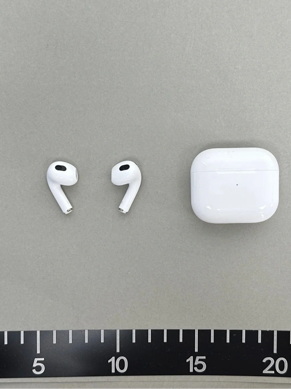 Apple AirPod 4s earbuds